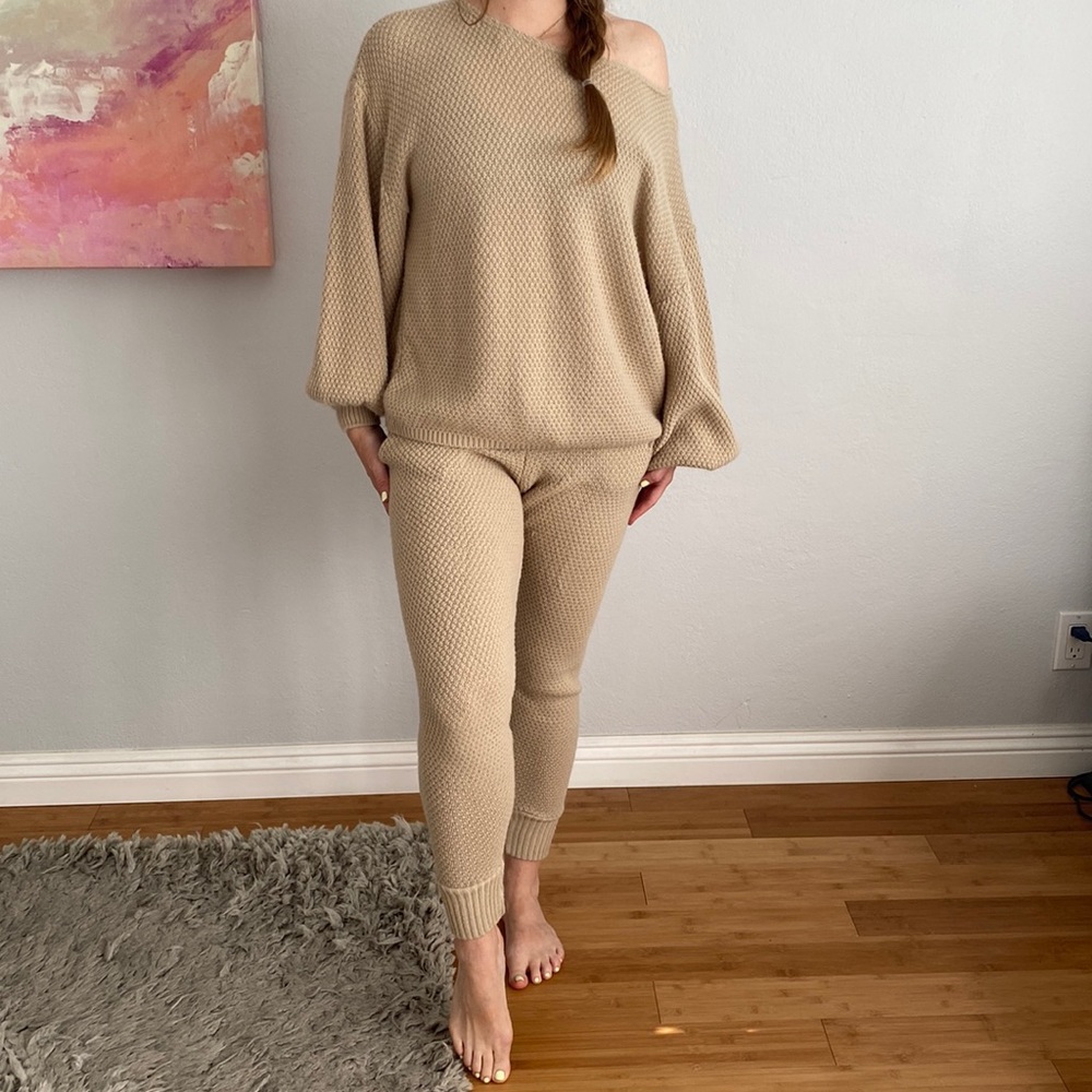 Pretty Little Thing nude sweater set, size small